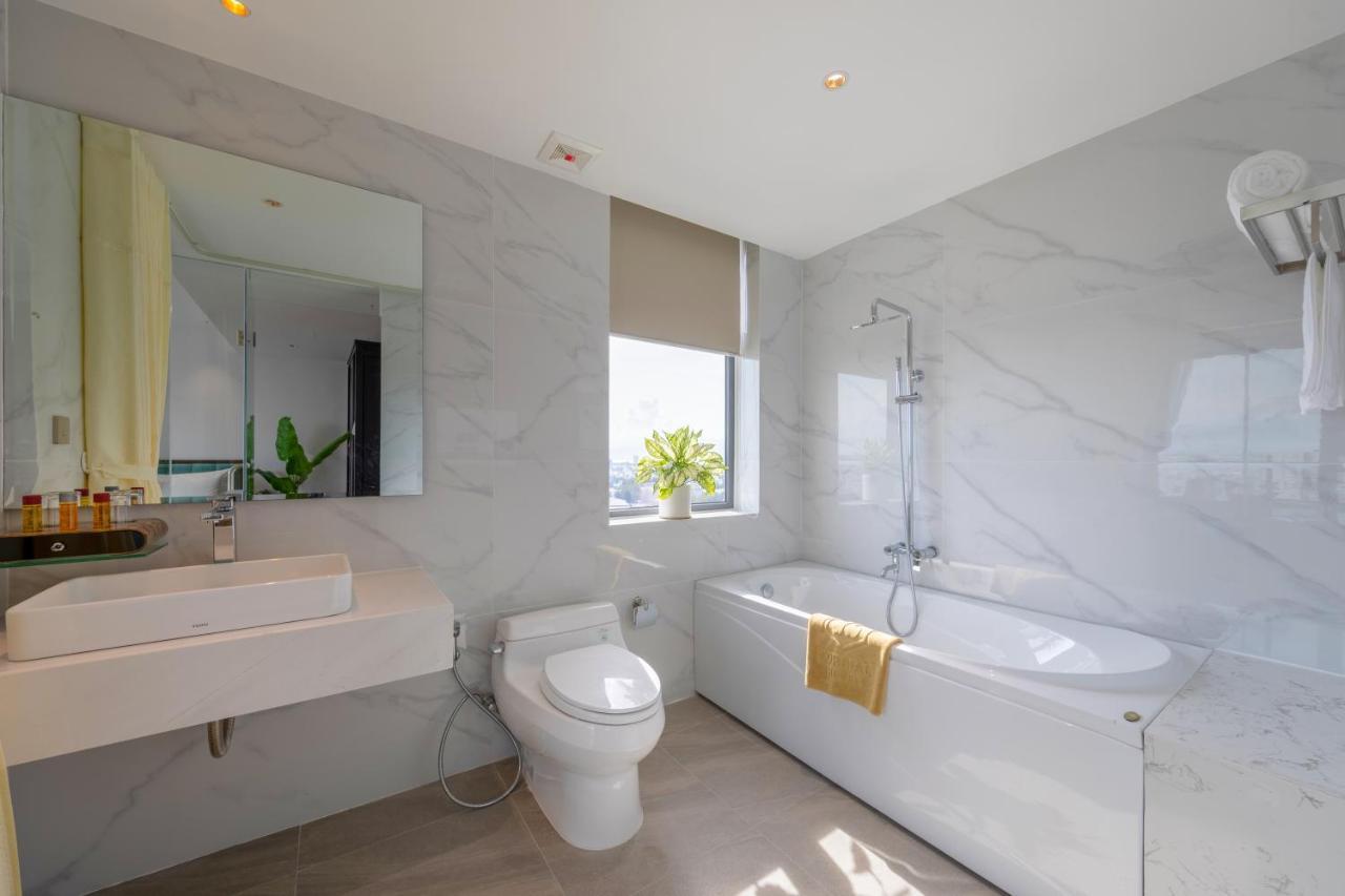 Cordial Grand Hotel Da Nang Beach - Infinity Rooftop Pool Exteriör bild