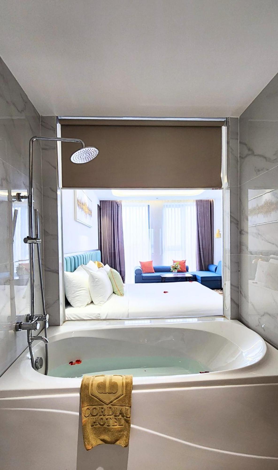 Cordial Grand Hotel Da Nang Beach - Infinity Rooftop Pool Exteriör bild