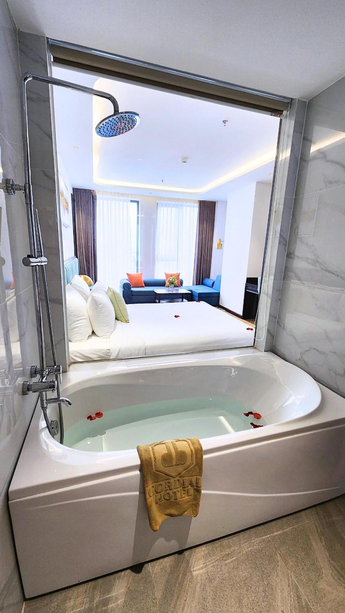 Cordial Grand Hotel Da Nang Beach - Infinity Rooftop Pool Exteriör bild